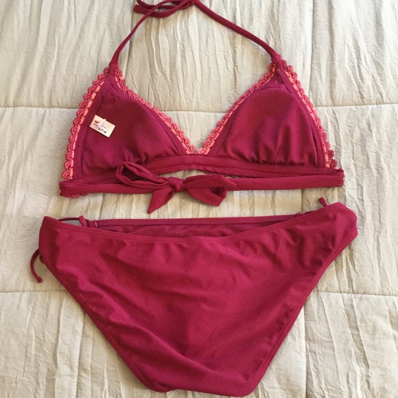 Dark pink bikini with hot pink accent - Picture 4 of 6